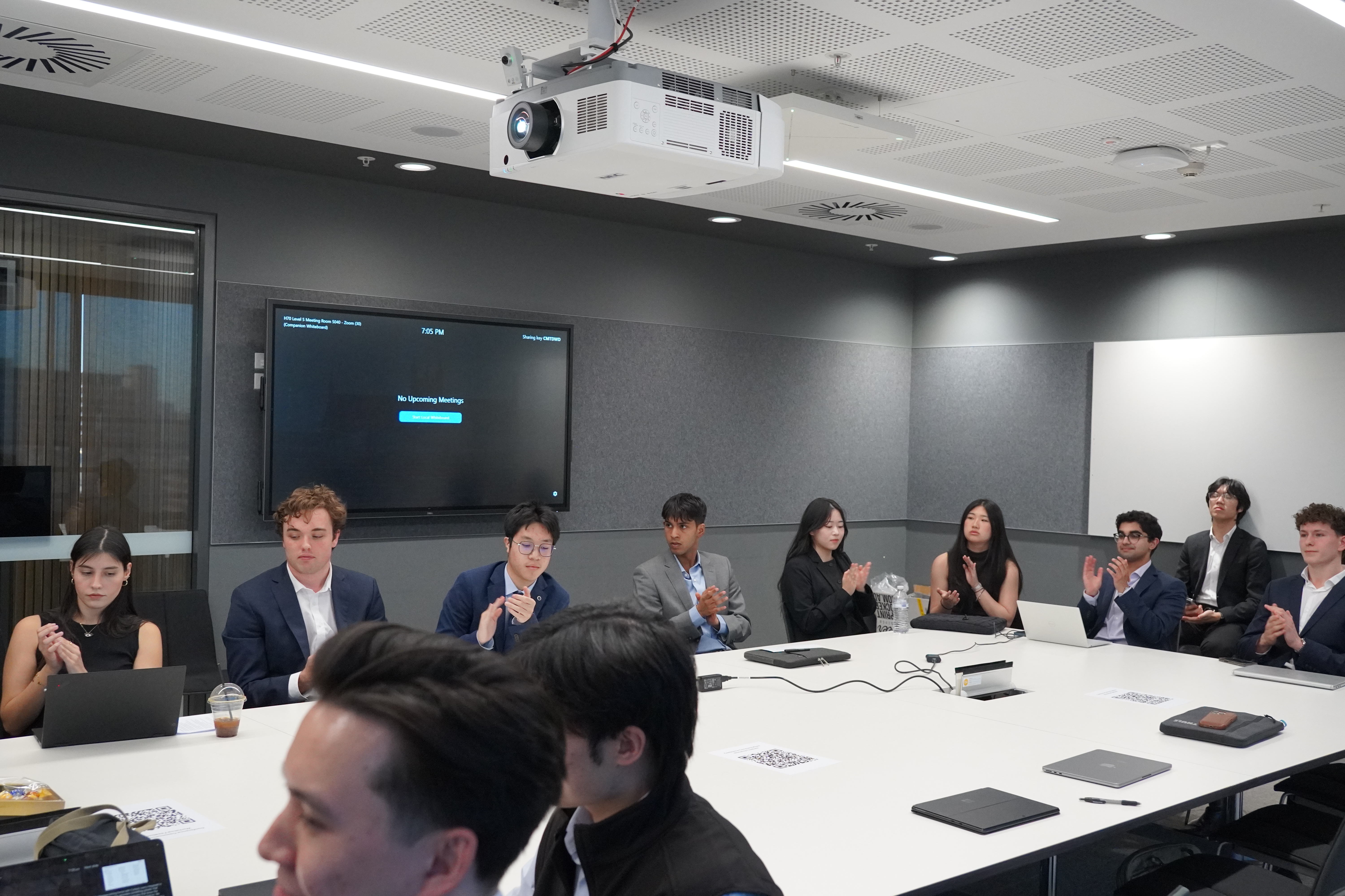 Applause at Pitch Night
